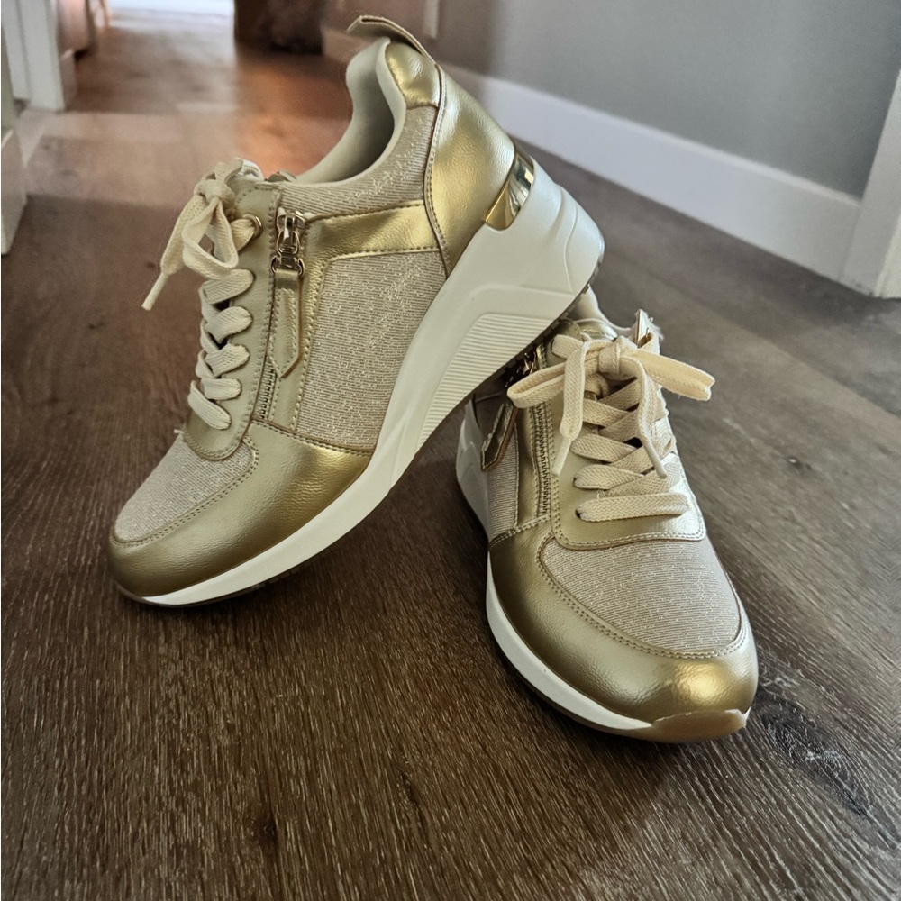 Elegant Gold Women's Sneakers